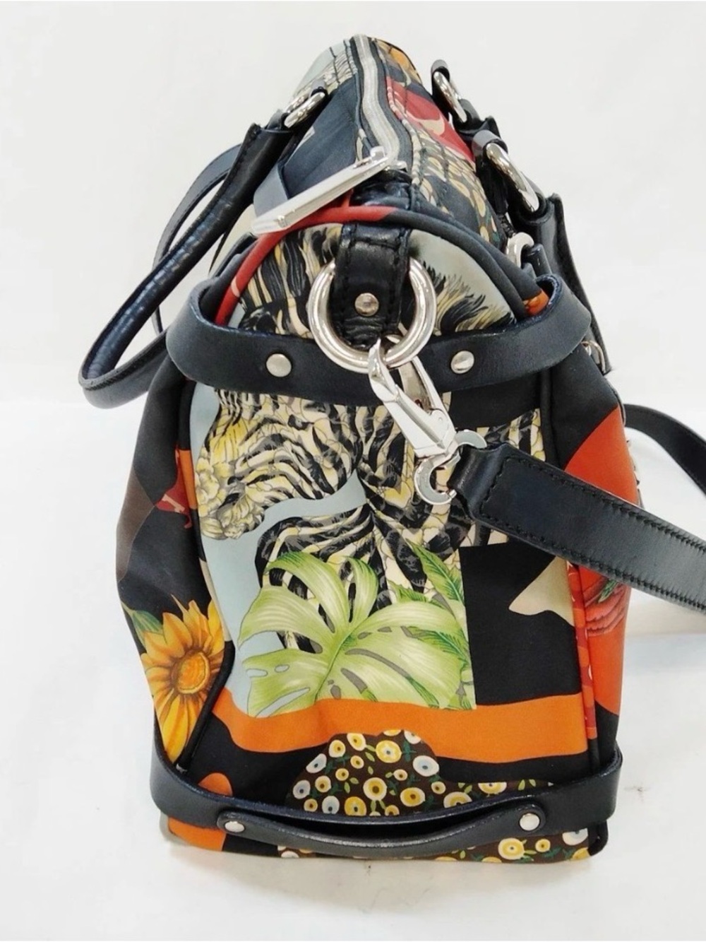 Salvatore Ferragamo Black Floral & Animal-Print Shoulder Bag Jungle Collection - Picture 3 of 9